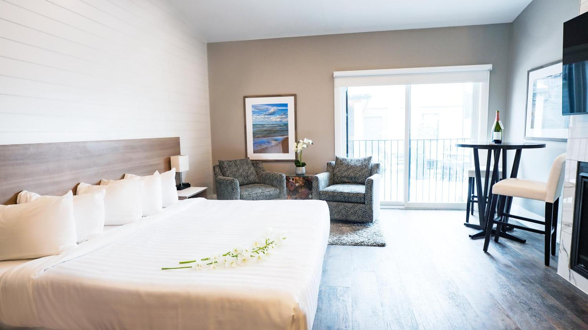 Colonial Hotel & Suites Grand Bend Exterior foto